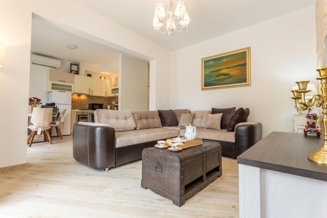 Villa Capitis In The Center- Luxury Apartment With Swimming Pool Hvar Town Dış mekan fotoğraf