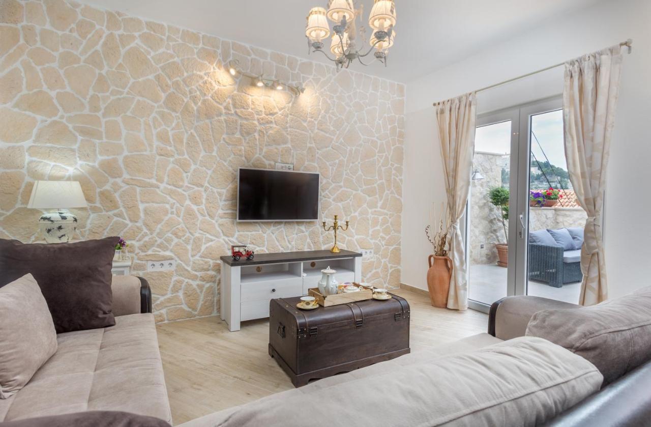 Villa Capitis In The Center- Luxury Apartment With Swimming Pool Hvar Town Dış mekan fotoğraf