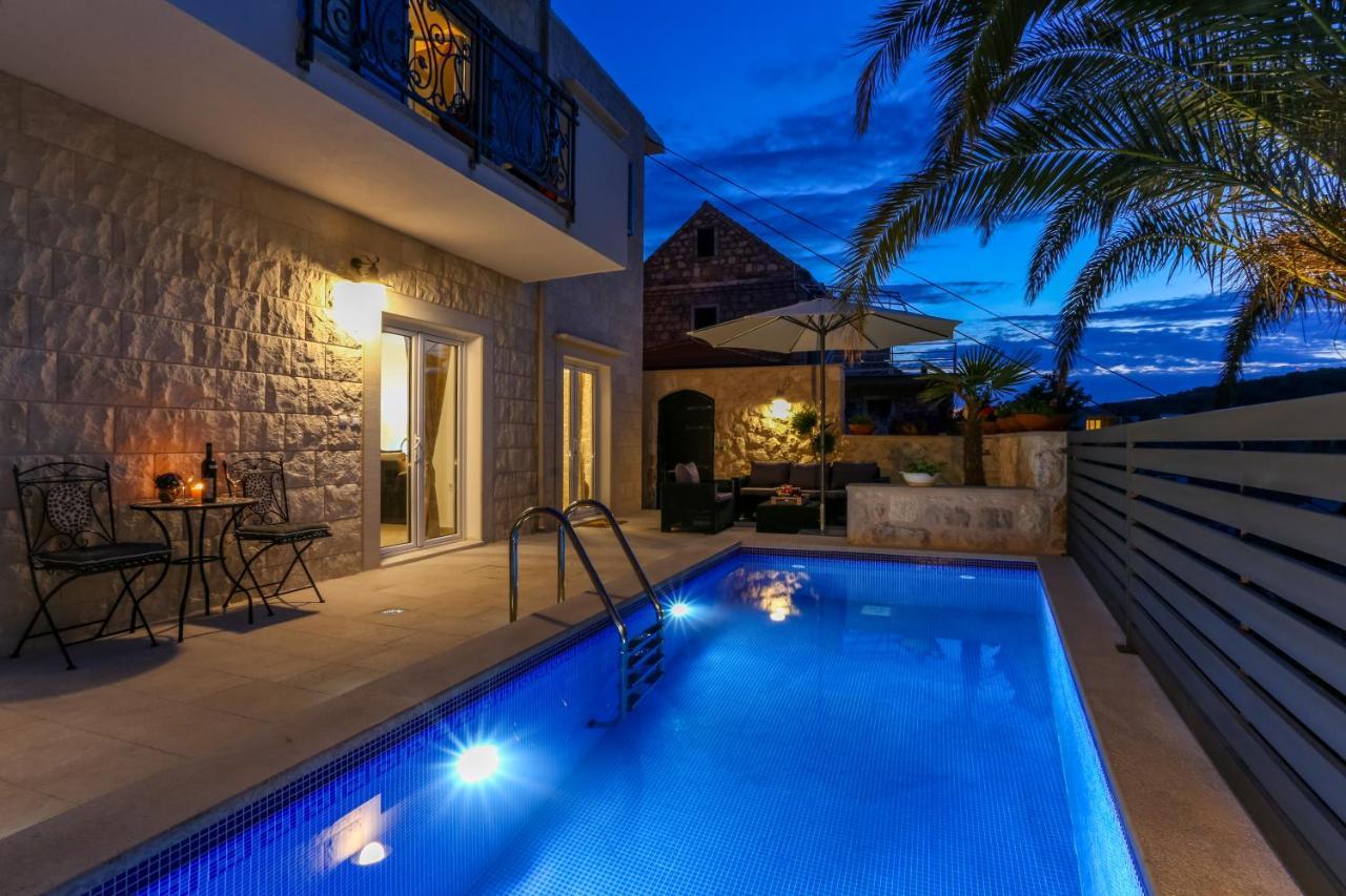 Villa Capitis In The Center- Luxury Apartment With Swimming Pool Hvar Town Dış mekan fotoğraf